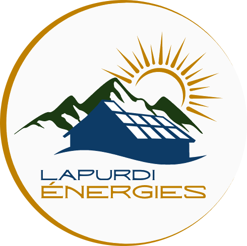 Logo de l'entreprise Lapurdi Energies représentant une montagne, une maison avec des panneaux solaires et un soleil le tout entouré d'un cercle doré.